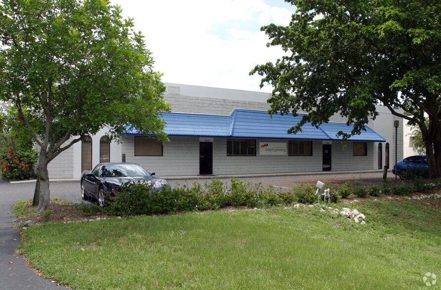 More Photos Of 4408 Corporate Sq, Naples Manufacturing For Sale