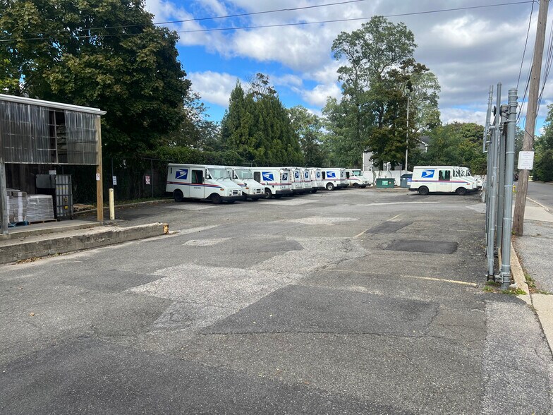 More Photos Of 309 Main St, Islip Office For Lease