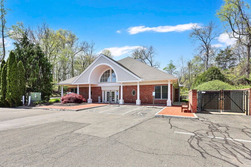More Photos Of 887 Bridgeport Ave, Shelton Medical For Lease