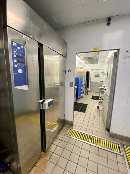 More Photos Of 826 Pico Blvd, Santa Monica Storefront For Sale