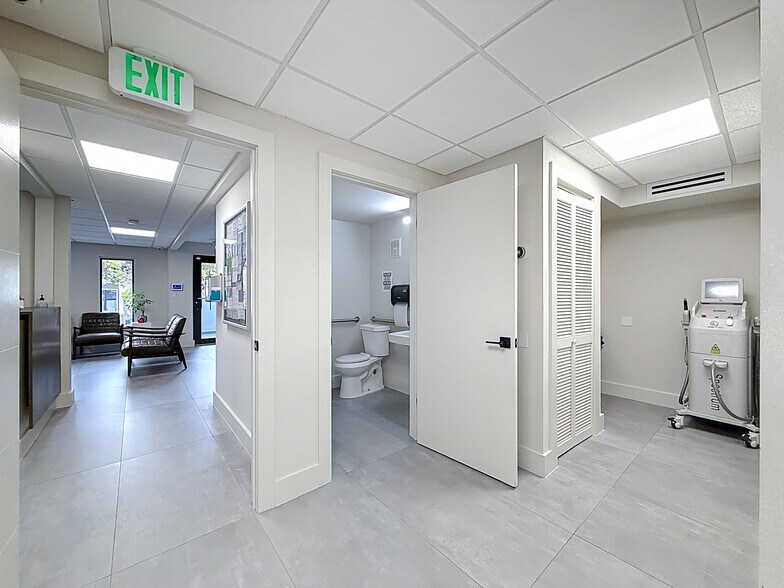 More Photos Of 232 SW 8th St, Miami Medical For Sale