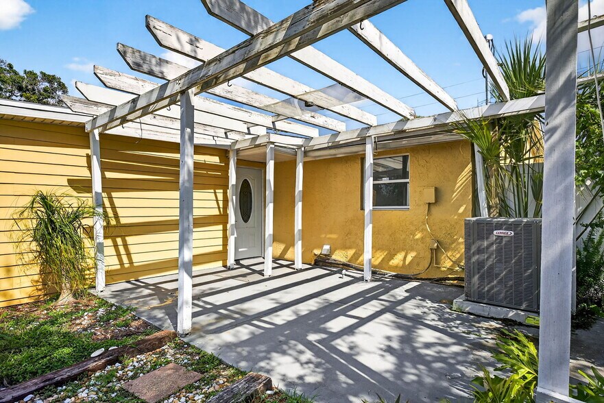 More Photos Of 3225 W Shell Point Rd, Ruskin Apartments For Sale