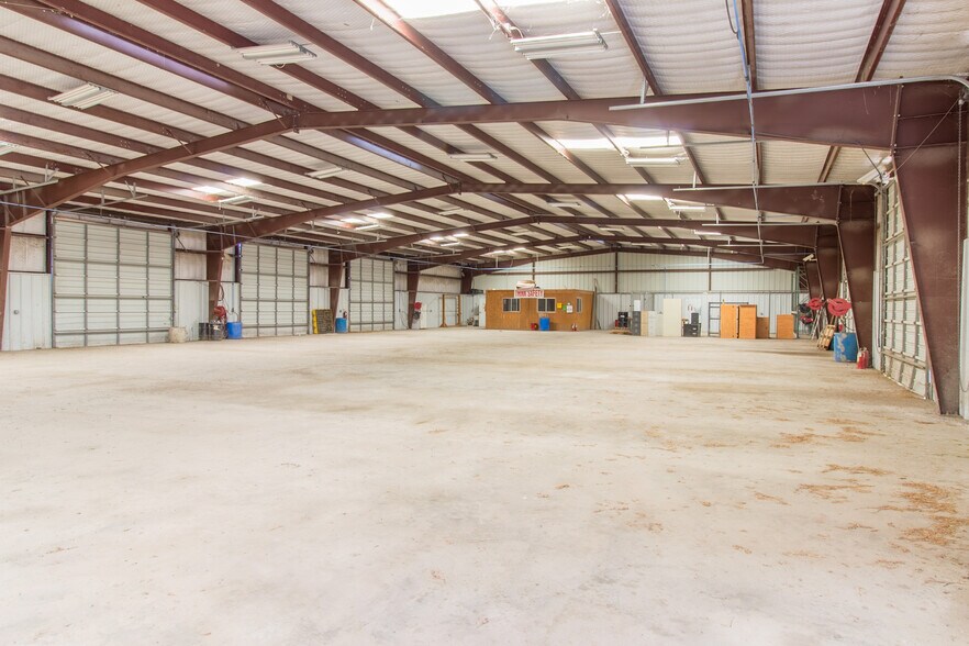More Photos Of 4067 US Highway 59, Beeville Warehouse For Lease