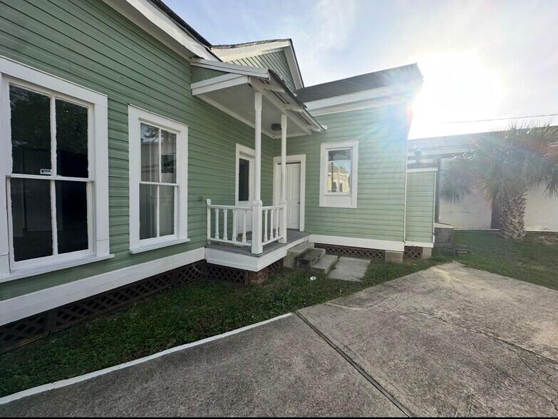 More Photos Of 987 Howard Ave, Biloxi Office For Lease