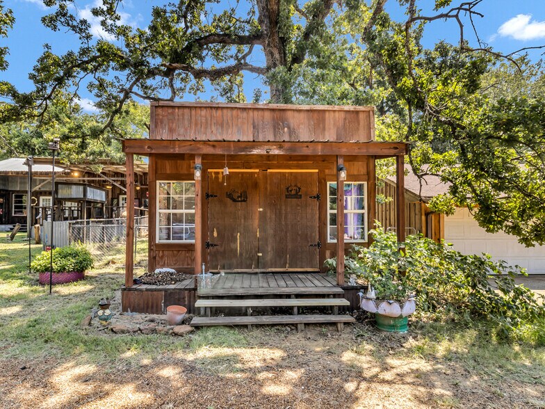 More Photos Of 750 N US Highway 287, Palestine Multifamily For Sale