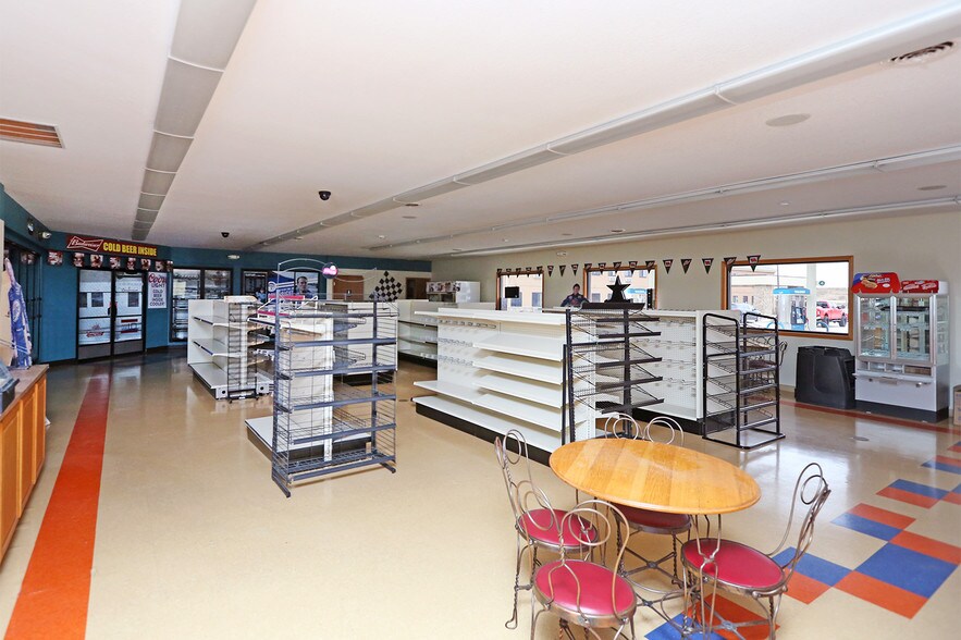 More Photos Of 4300 S 22nd Ave E, Newton Convenience Store For Sale
