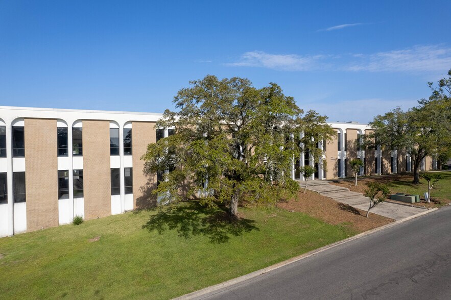 More Photos Of 2551 W Executive Center Cir, Tallahassee Unknown For Lease