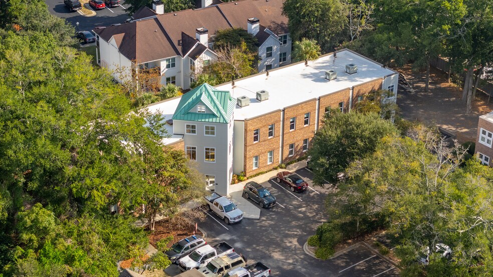 More Photos Of 268 W Coleman Blvd, Mount Pleasant Office For Lease