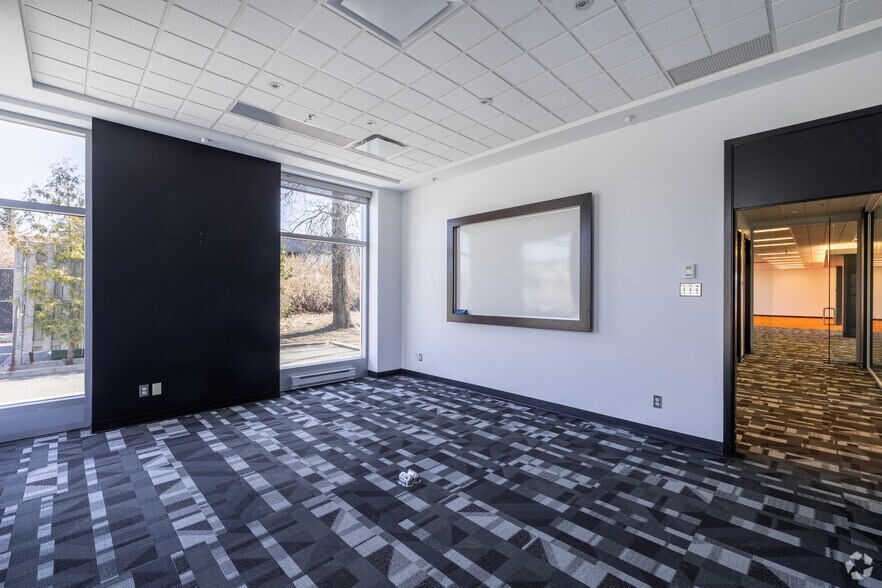 More Photos Of 4255 Boul Lapinière, Brossard Office For Lease