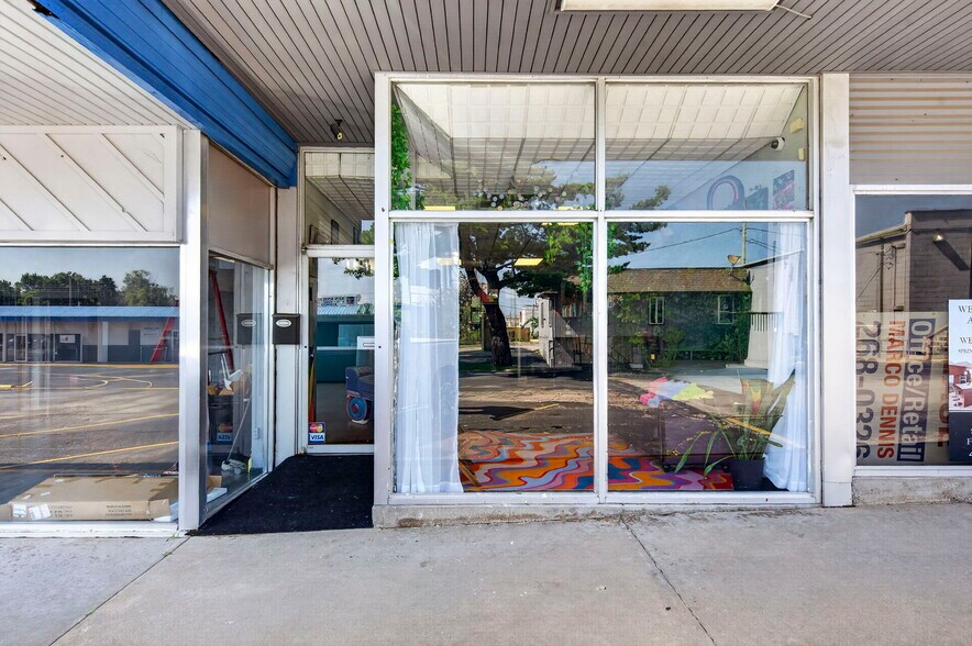 More Photos Of 1950 S Glenstone Ave, Springfield Storefront For Sale