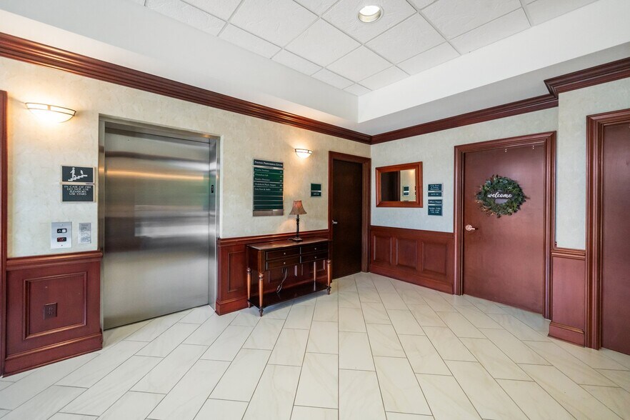 More Photos Of 3731 NW Cary Pky, Cary Medical For Lease