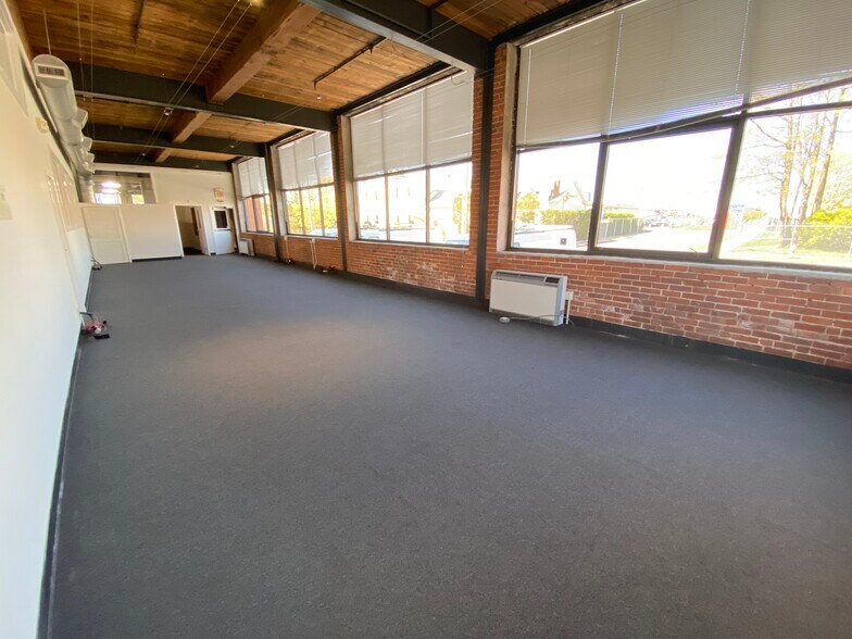 More Photos Of 304 Bishop Ave, Bridgeport Manufacturing For Lease