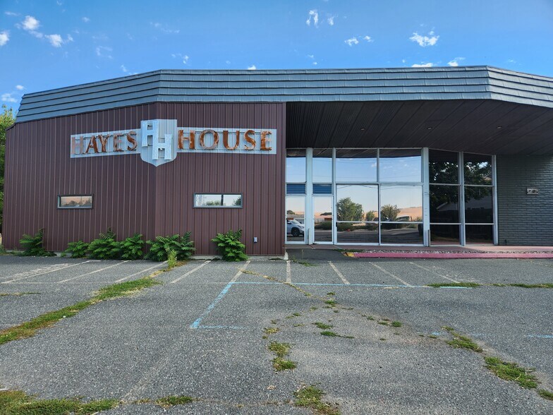 Primary Photo Of 2315 Appleside Blvd, Clarkston Restaurant For Sale