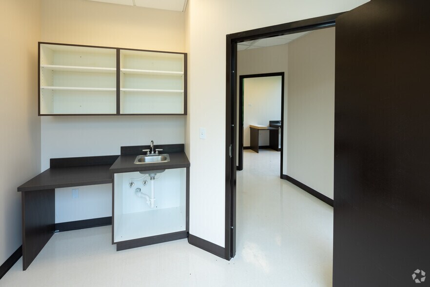 More Photos Of 14489 John Humphrey Dr, Orland Park Medical For Sale