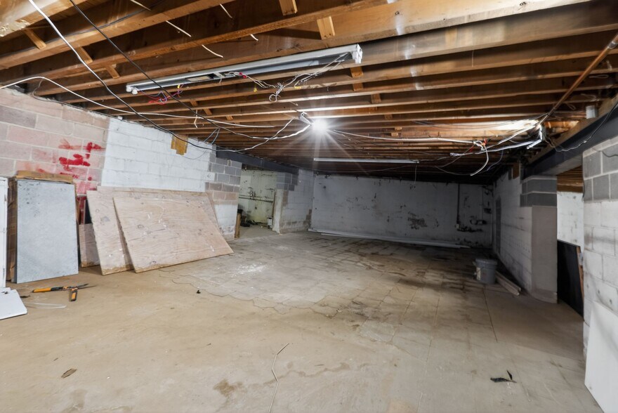 More Photos Of 13 N York Rd, Willow Grove Freestanding For Lease