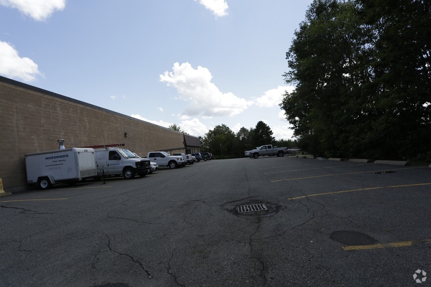 More Photos Of 10 Industrial Way, Salem Warehouse For Lease