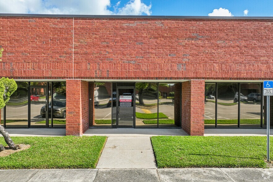 More Photos Of 5802 Breckenridge Pky, Tampa Unknown For Lease