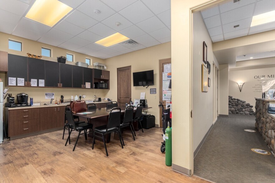 More Photos Of 261 W Duval Rd, Green Valley Medical For Sale