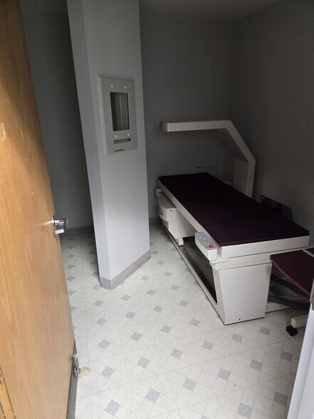 More Photos Of 6572 River Park Dr, Riverdale Office For Sale