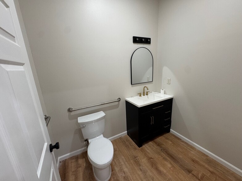 More Photos Of 121 Goedecke Rd, Spring Office For Lease