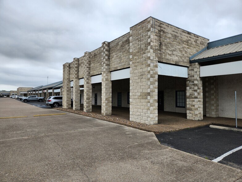 More Photos Of 2209 N Padre Island Dr, Corpus Christi Light Manufacturing For Lease