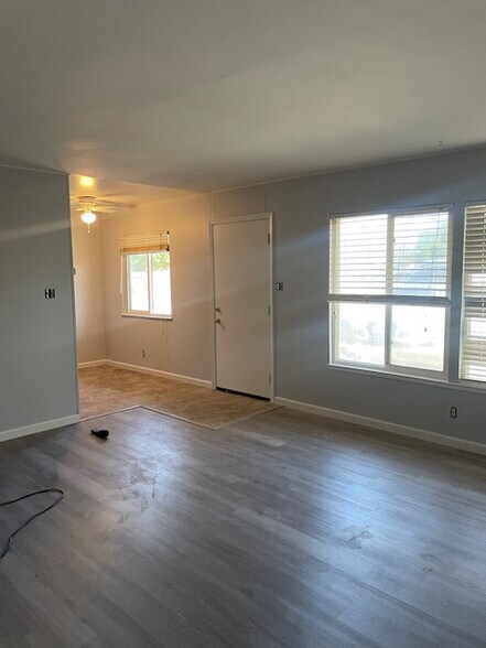 More Photos Of 218 W K St, Los Banos Apartments For Sale