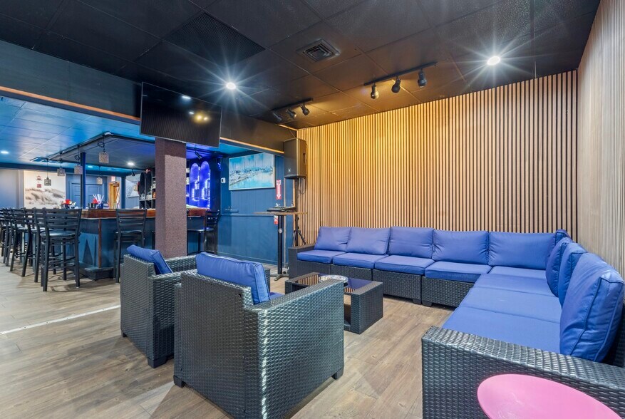 More Photos Of 376 Bullocks Point Ave, Riverside Restaurant For Sale