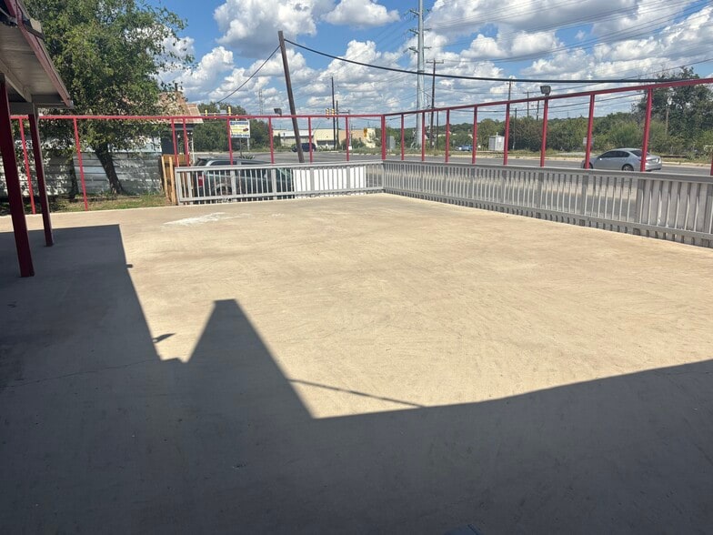 More Photos Of 13525 Wetmore Rd, San Antonio Restaurant For Lease