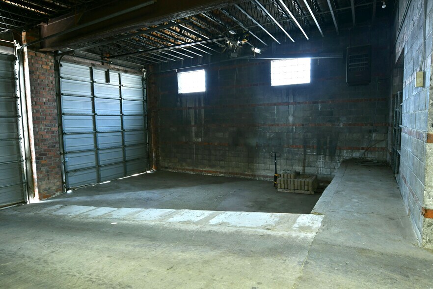 More Photos Of 944 W Rayen Ave, Youngstown Industrial For Sale