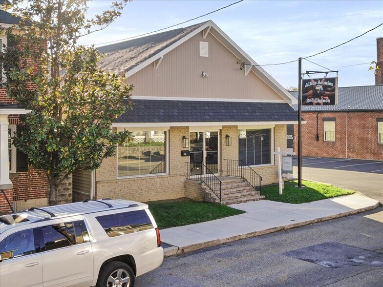 More Photos Of 128 W 3rd St, Waynesboro Freestanding For Sale