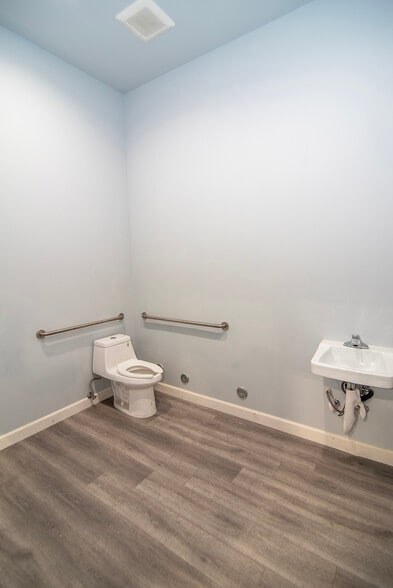 More Photos Of 8582 Telfair Ave, Sun Valley Warehouse For Lease