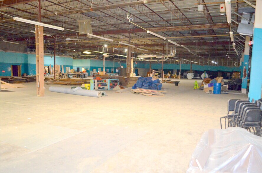 More Photos Of 2010 Stateline Rd W, Southaven Schools For Lease