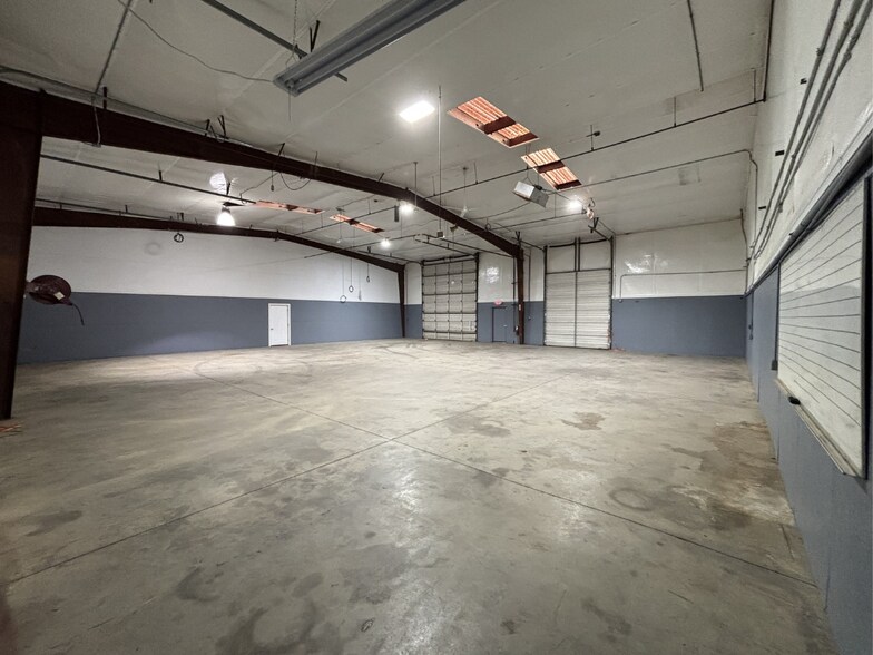 More Photos Of 673 Sandy Springs Rd, Piedmont Warehouse For Lease