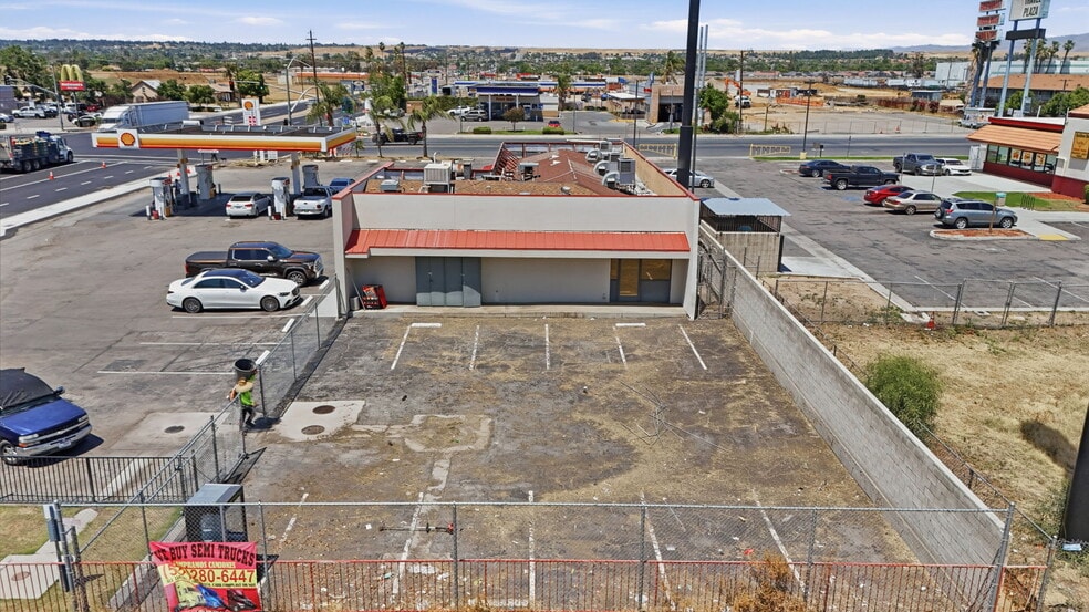 More Photos Of 8101 E Brundage Ln, Bakersfield Service Station For Sale