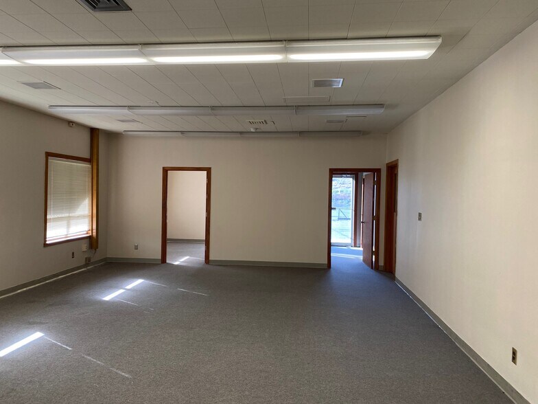More Photos Of 1050 S Bridge St, Baker City Office For Sale