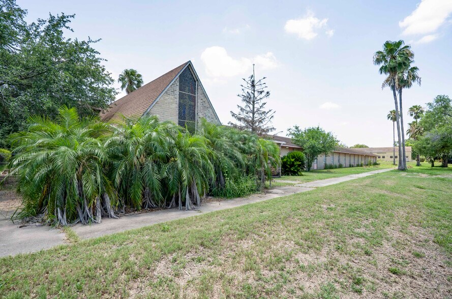 More Photos Of 1214 S Bridge Ave, Weslaco Schools For Sale