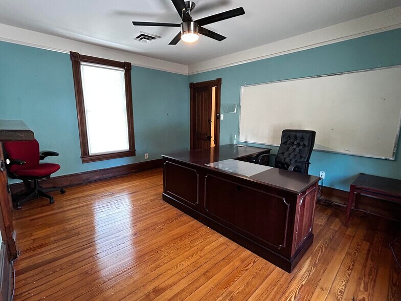 More Photos Of 609 S Main St, Culpeper Office Residential For Sale