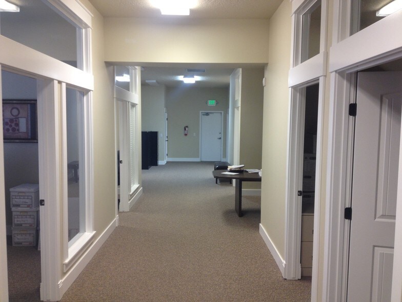 More Photos Of 9652-9660 W State St, Star Storefront For Lease