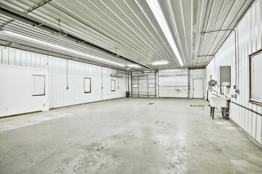 More Photos Of 316 S Highway Ave, Blooming Prairie Light Manufacturing For Sale