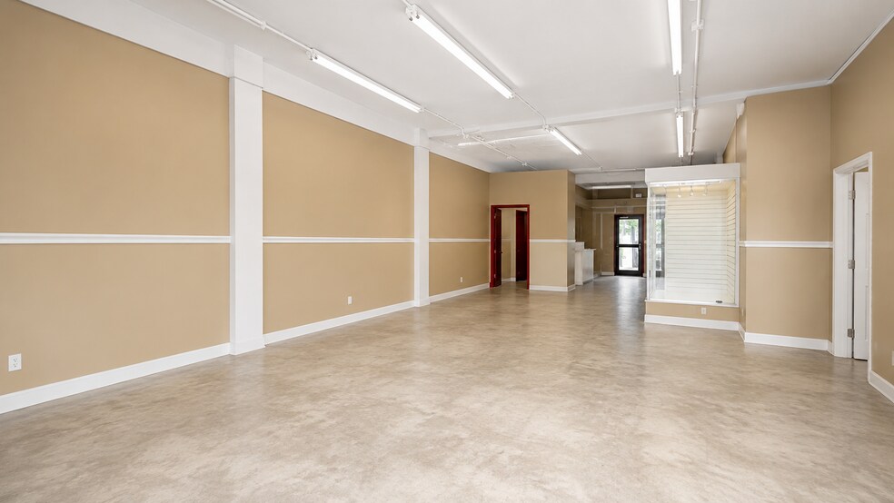 More Photos Of 190 NE 56th St, Miami Storefront Retail Residential For Lease