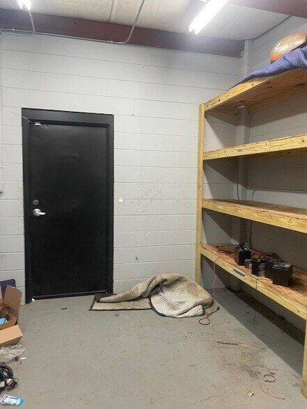 More Photos Of 350 W Brannen Rd, Lakeland Manufacturing For Sale