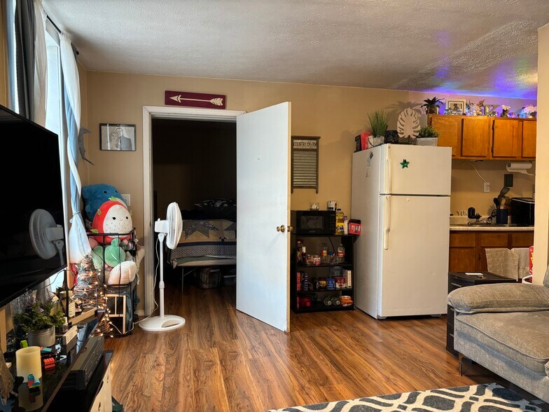 More Photos Of 206 W Main St, Mc Arthur Flex For Sale