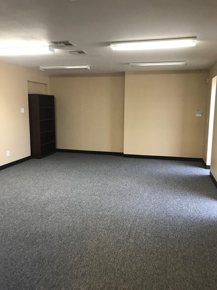 More Photos Of 9136-9154 Will Clayton Pky, Humble Flex For Lease