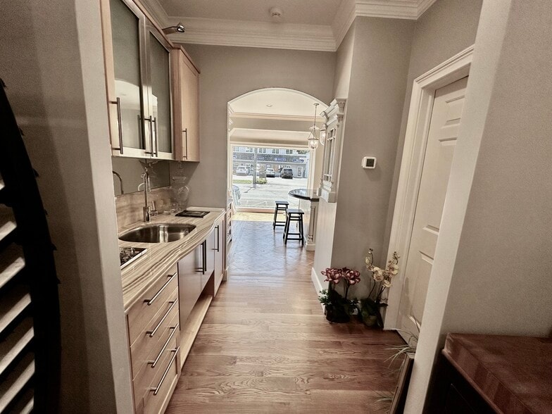 More Photos Of 406 E Putnam Ave, Cos Cob Office For Lease