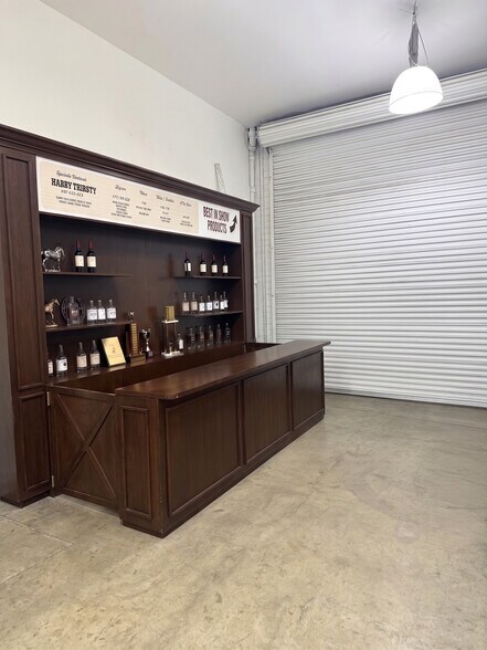 More Photos Of 1112 N Beachwood Dr, Los Angeles Office For Lease