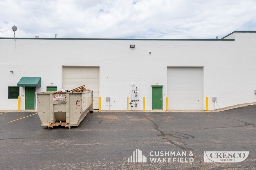 More Photos Of 4461-4463 Renaissance Pky, Cleveland Flex For Sale