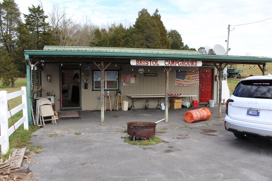 More Photos Of 100 Sportsway Dr, Bristol Trailer Camper Park For Sale