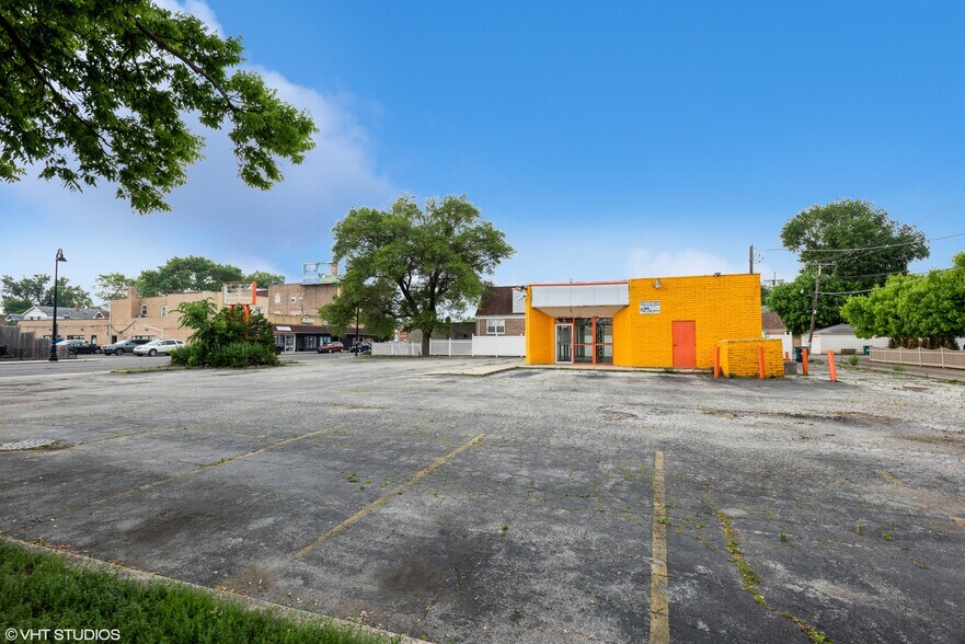 More Photos Of 7100 Roosevelt Rd, Oak Park Restaurant For Sale