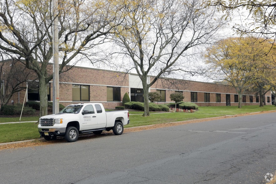 More Photos Of 70-82 McKee Dr, Mahwah Warehouse For Lease