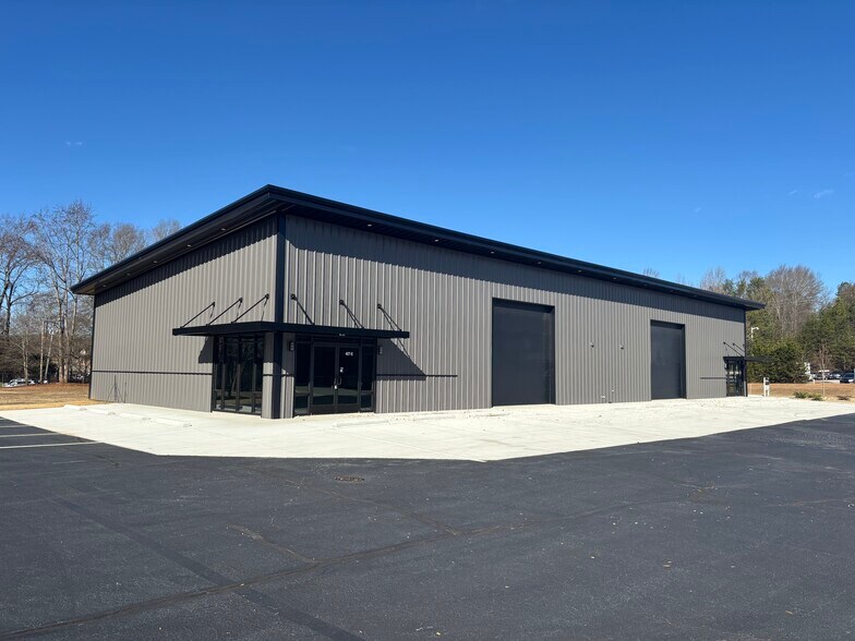 More Photos Of 407 Ross Ave, Easley Distribution For Lease